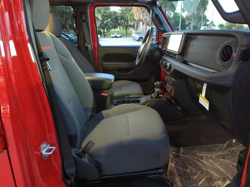 Used 2024 Jeep Wrangler Unlimited Rubicon AWD/4WD image 25