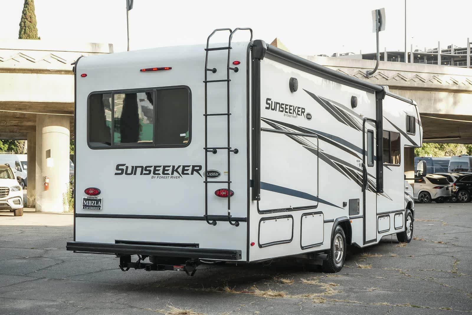 Used 2023 Ford E-450 and Econoline 450 Super Duty w/ Motorhome Prep Package RWD image 6