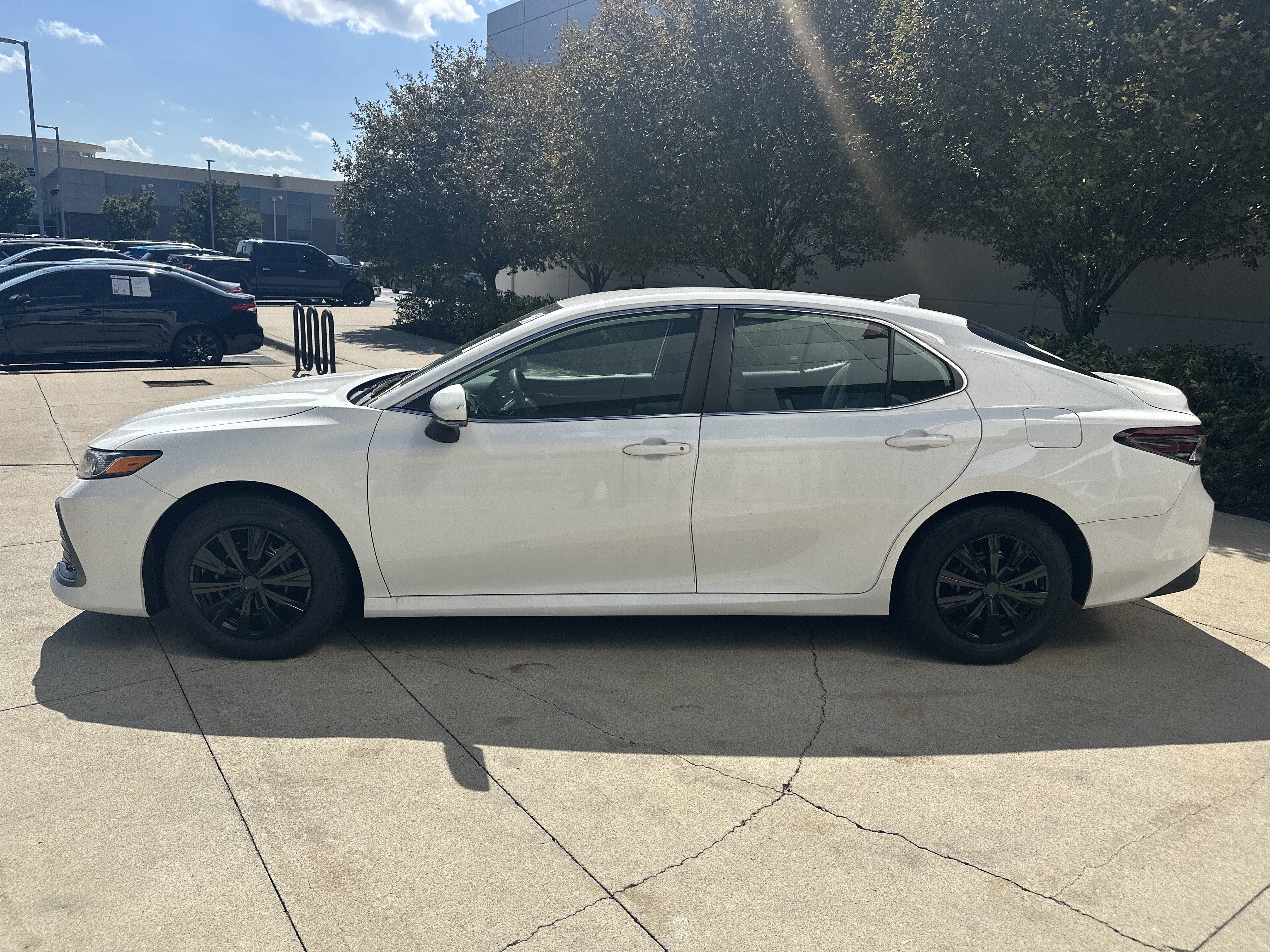 Used 2023 Toyota Camry LE FWD image 9