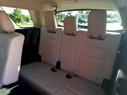 Used 2025 Nissan Pathfinder SL FWD image 30