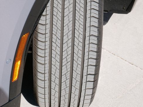 Used 2025 Cadillac Lyriq Luxury image 25