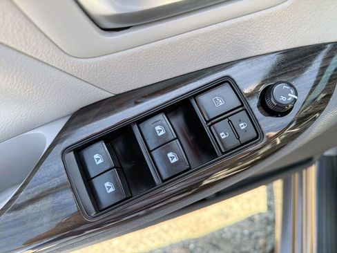 Used 2018 Toyota Sienna XLE w/ XLE Navigation Package FWD image 15