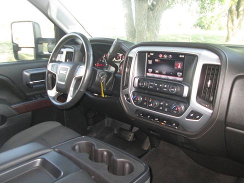 Used 2015 GMC Sierra 2500 SLE w/ SLE Preferred Package AWD/4WD image 18