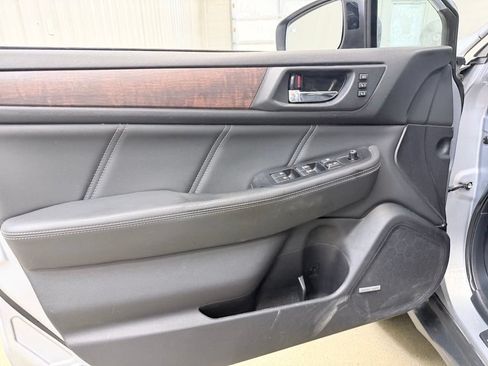 Used 2019 Subaru Outback 2.5i Limited AWD/4WD image 8