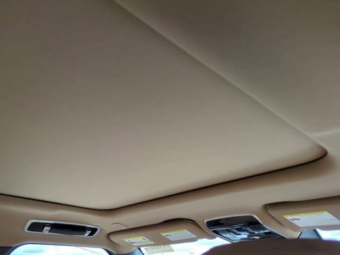 New 2025 Land Rover Range Rover Long Wheelbase SE image 21