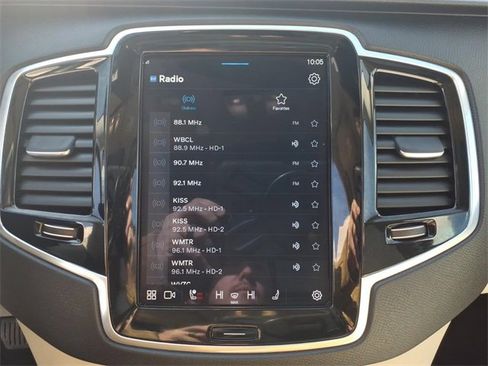 Used 2024 Volvo XC90 B6 Plus image 18