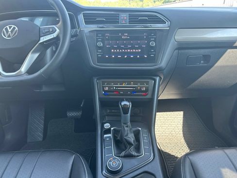 Used 2024 Volkswagen Tiguan SE w/ Panoramic Sunroof Package AWD/4WD image 21