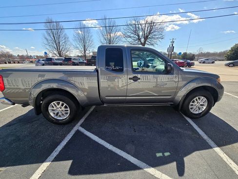 Used 2017 Nissan Frontier SV image 8
