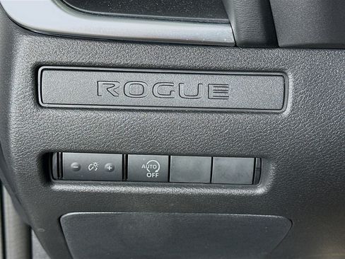 Used 2023 Nissan Rogue S AWD/4WD image 17