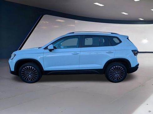 Certified 2025 Volkswagen Taos SE image 6