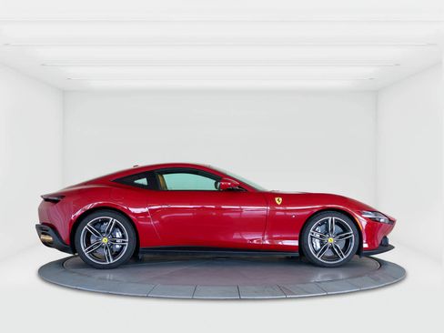Certified 2022 Ferrari Roma image 6