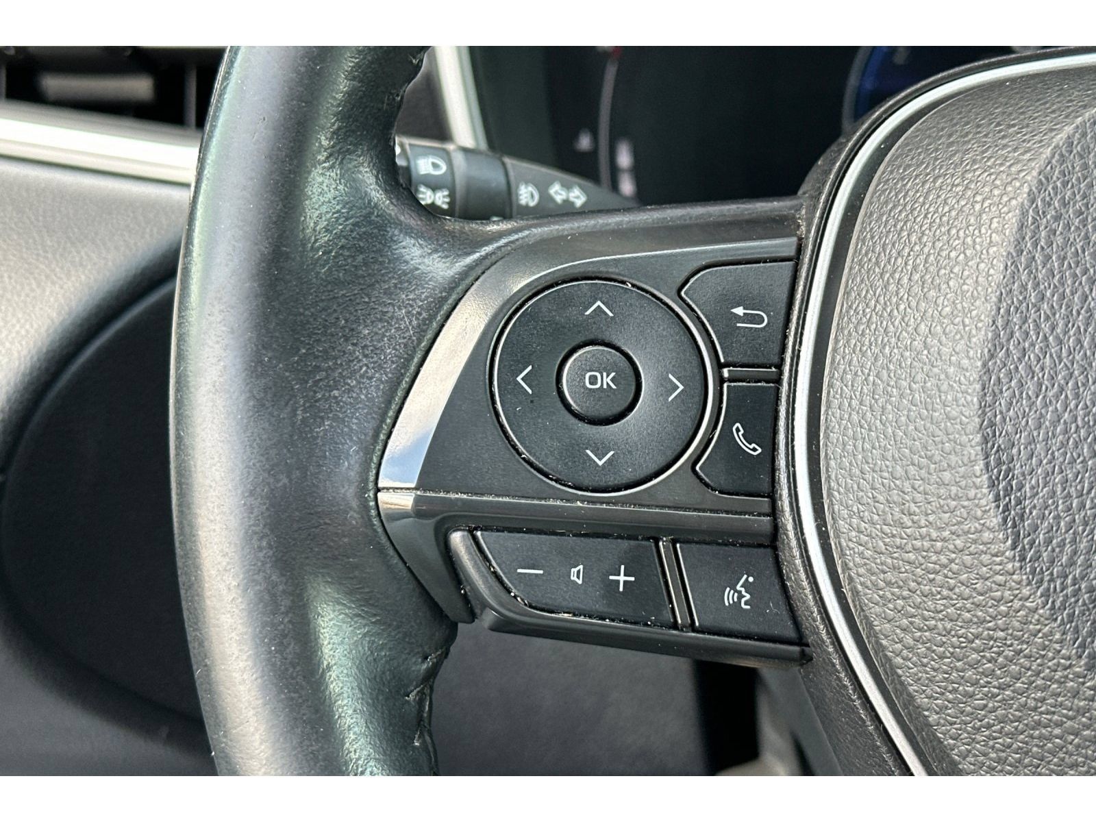 Used 2023 Toyota Corolla Cross XLE w/ Convenience Package AWD/4WD image 28