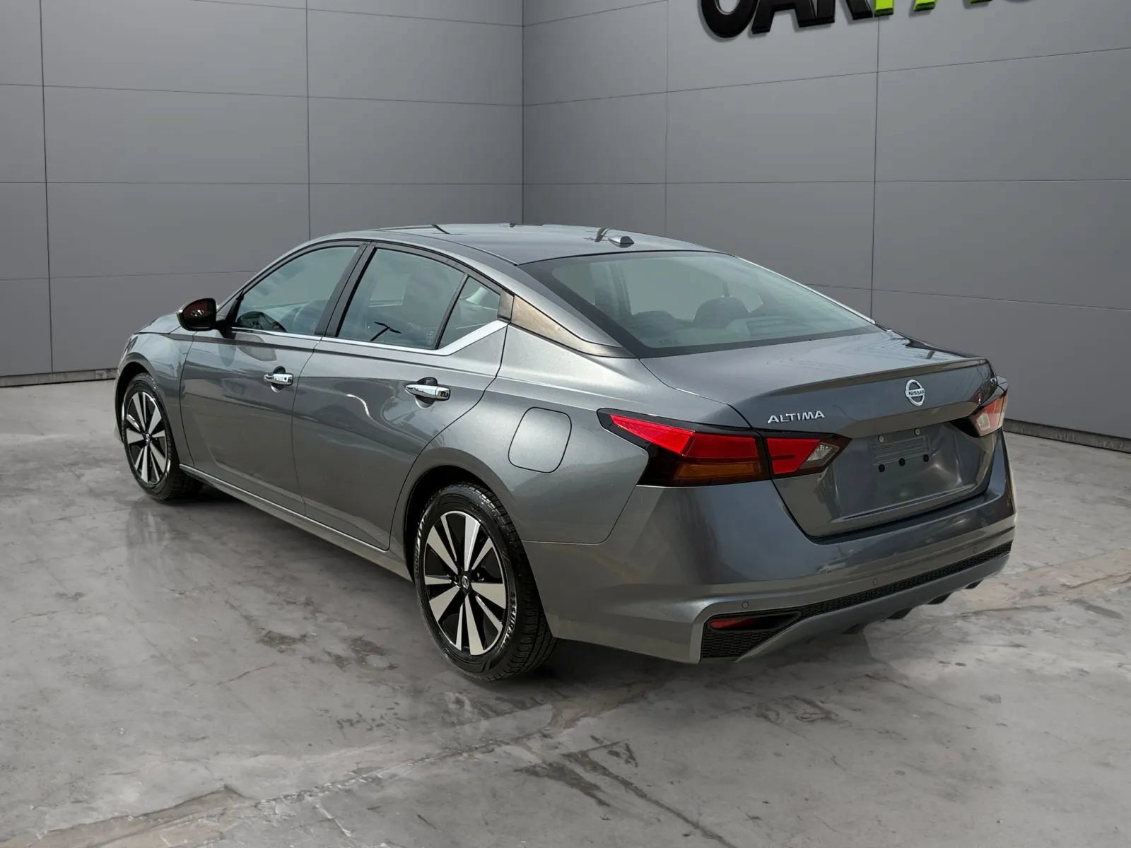 Used 2021 Nissan Altima 2.5 SV FWD image 8