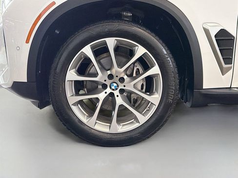 Used 2024 BMW X5 xDrive40i w/ Climate Comfort Package image 32