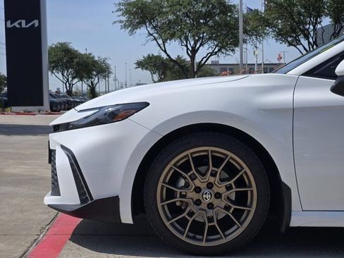 Used 2025 Toyota Camry SE FWD image 10