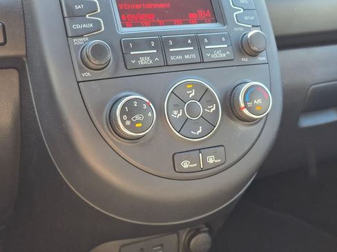 Used 2013 Kia Soul FWD image 19