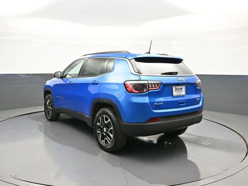 Used 2022 Jeep Compass Latitude w/ Sun and Sound Group AWD/4WD image 8