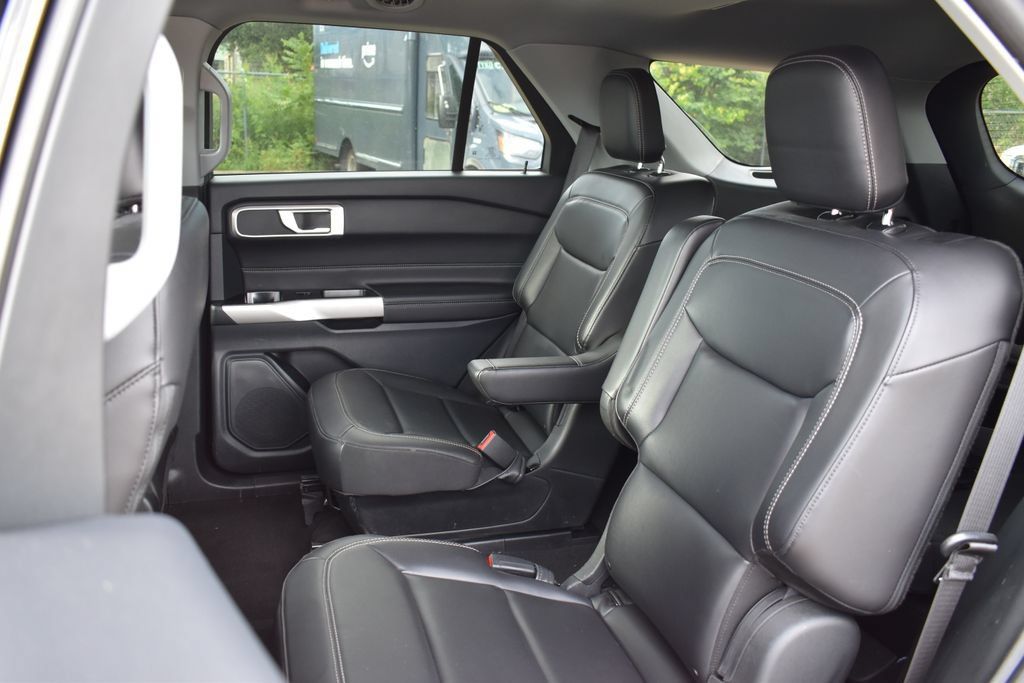 Used 2024 Ford Explorer XLT w/ Equipment Group 202A AWD/4WD image 8