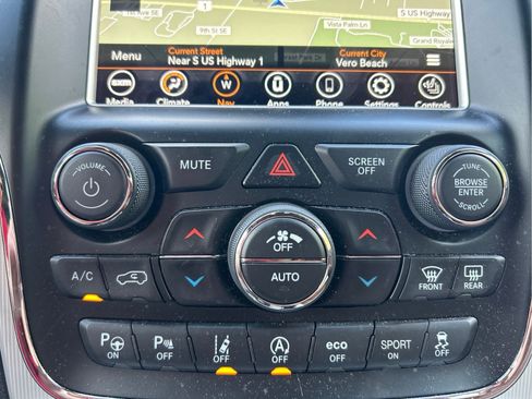 Certified 2018 Jeep Grand Cherokee Summit w/ Platinum Series Group AWD/4WD image 31