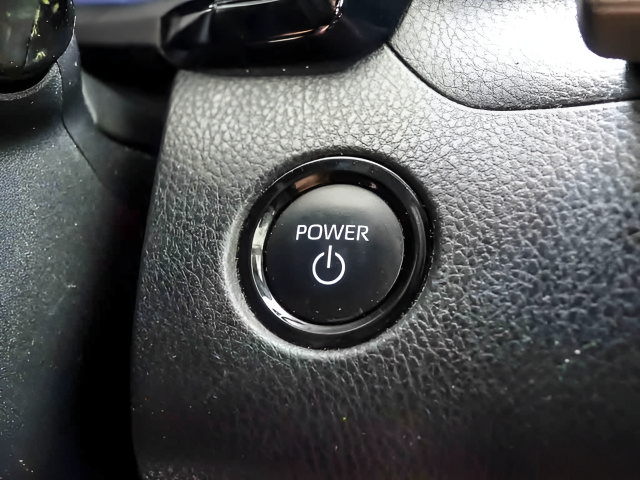 Used 2025 Toyota Camry SE FWD image 13