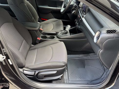 Used 2022 Kia Forte LXS FWD image 17