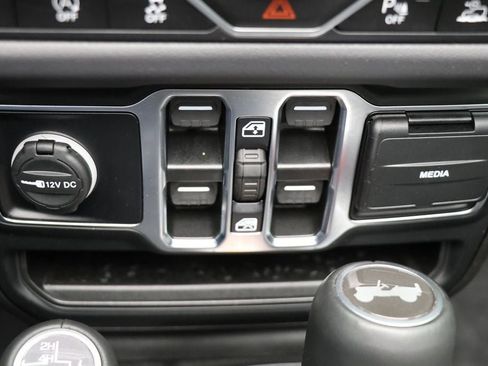 Used 2024 Jeep Wrangler Sahara w/ Technology Group image 29