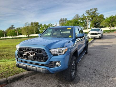 Used 2019 Toyota Tacoma TRD Off-Road w/ Technology Package image 30