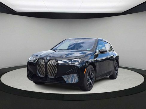 Used 2024 BMW iX xDrive50 w/ Premium Package AWD/4WD image 4