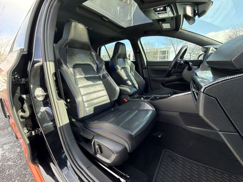 Used 2023 Volkswagen Golf R image 26