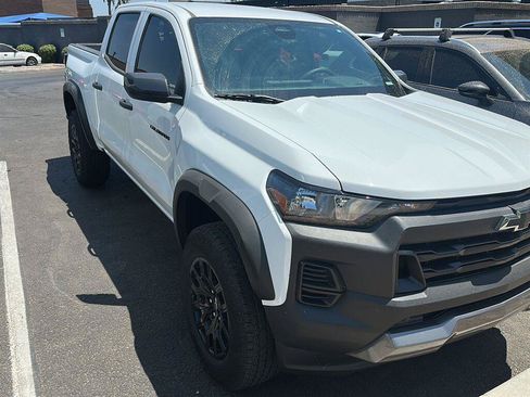 Used 2025 Chevrolet Colorado Trail Boss AWD/4WD image 3