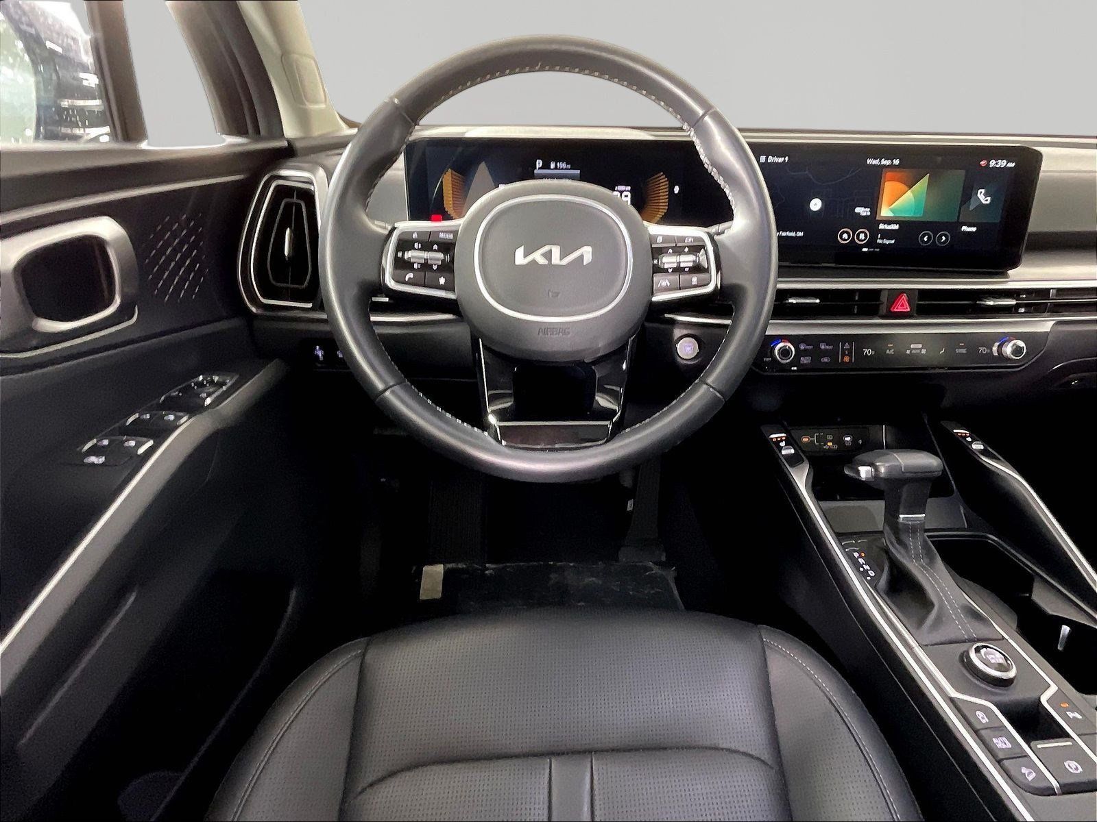 Certified 2025 Kia Sorento EX w/ Panoramic Sunroof Package FWD image 8