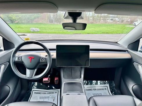 Used 2022 Tesla Model Y Long Range AWD/4WD image 22