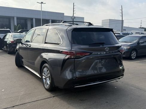 Used 2025 Toyota Sienna Limited AWD/4WD image 7