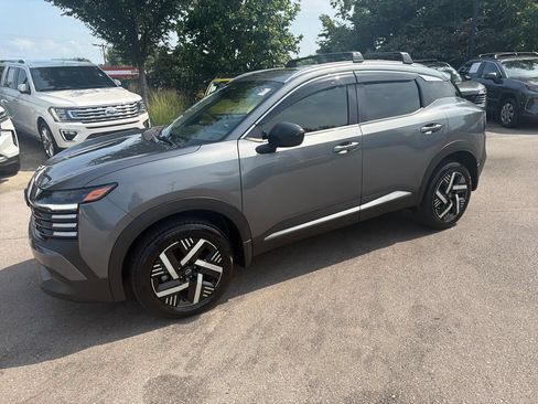 Used 2026 Nissan Kicks SV w/ SV Premium Package FWD image 3