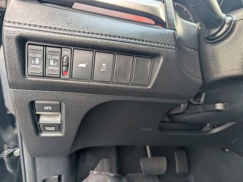 Used 2025 Honda Odyssey Sport-L image 12