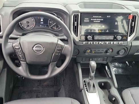 Used 2025 Nissan Frontier SV image 10