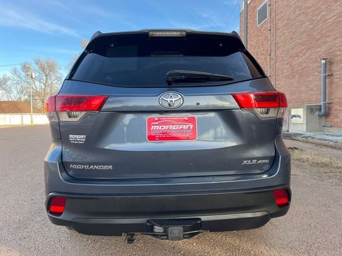 Used 2019 Toyota Highlander XLE image 6