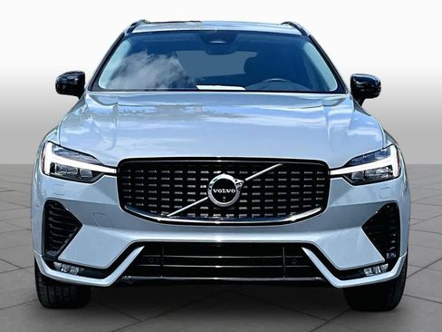 Used 2025 Volvo XC60 B5 Plus AWD/4WD image 4