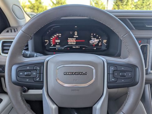 Used 2023 GMC Yukon Denali image 24