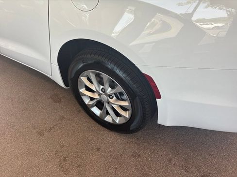 New 2027 Chrysler Pacifica Select AWD/4WD image 17