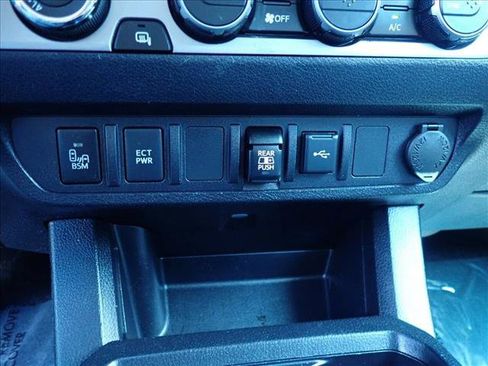 Used 2021 Toyota Tacoma SR5 w/ Technology Package AWD/4WD image 19