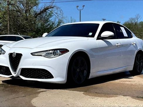 Used 2019 Alfa Romeo Giulia RWD image 3