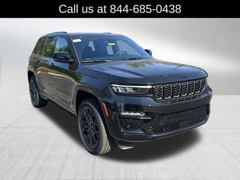 New 2025 Jeep Grand Cherokee Summit image 3