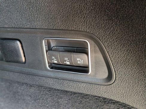 Used 2025 Mercedes-Benz GLS 450 4MATIC image 33