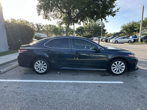 Used 2020 Toyota Camry LE FWD image 10