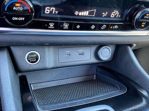 Used 2023 Nissan Rogue SV AWD/4WD image 18