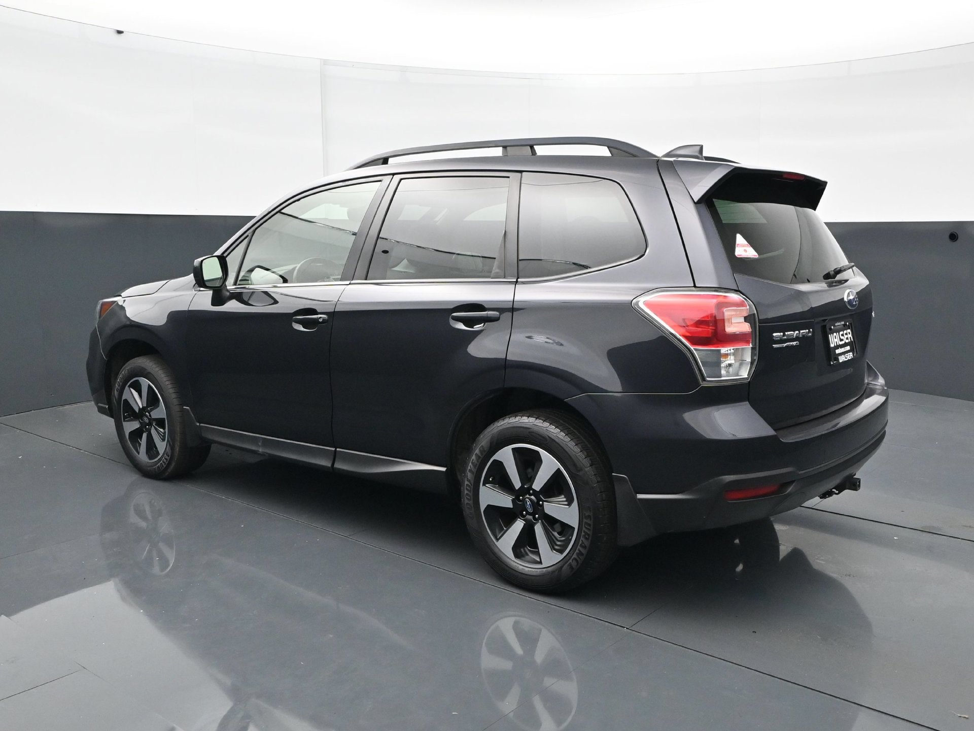 Used 2018 Subaru Forester 2.5i Premium w/ All-Weather Package AWD/4WD image 4