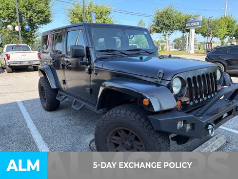Used 2013 Jeep Wrangler Unlimited Sahara AWD/4WD image 3