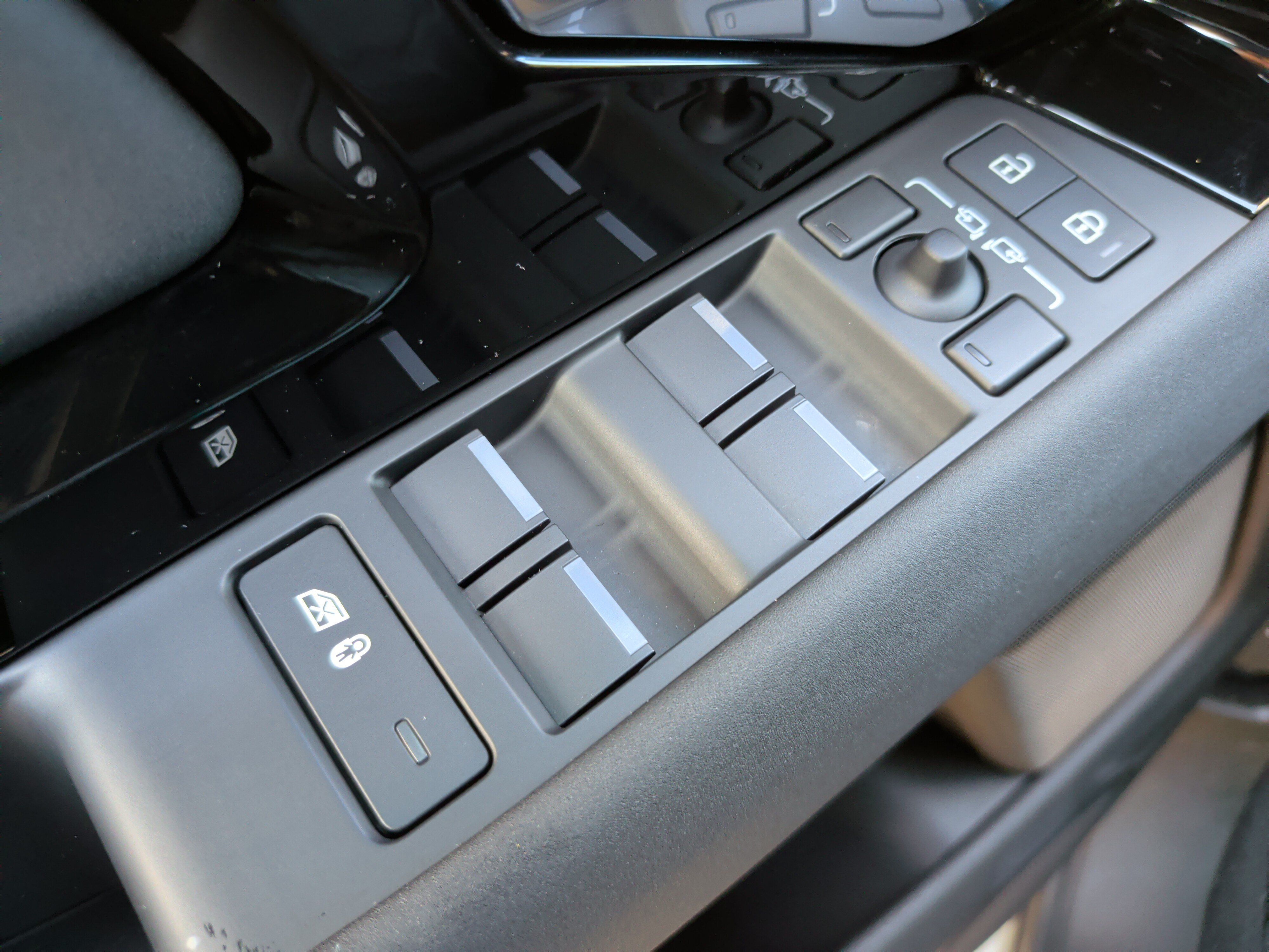 Used 2024 Land Rover Range Rover Evoque Dynamic SE AWD/4WD image 28