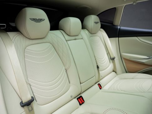 Used 2023 Aston Martin DBX image 62